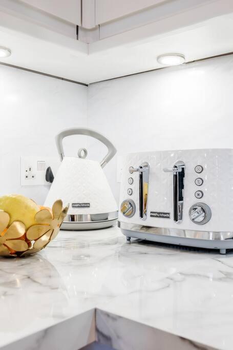 House 10 Mins To Tower Bridge Hot Tub & Parking Villa Londra Dış mekan fotoğraf